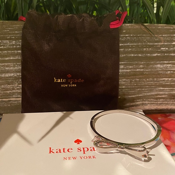🎀Kate Spade Silver Ribbon Bracelet🎀 - Picture 4 of 4